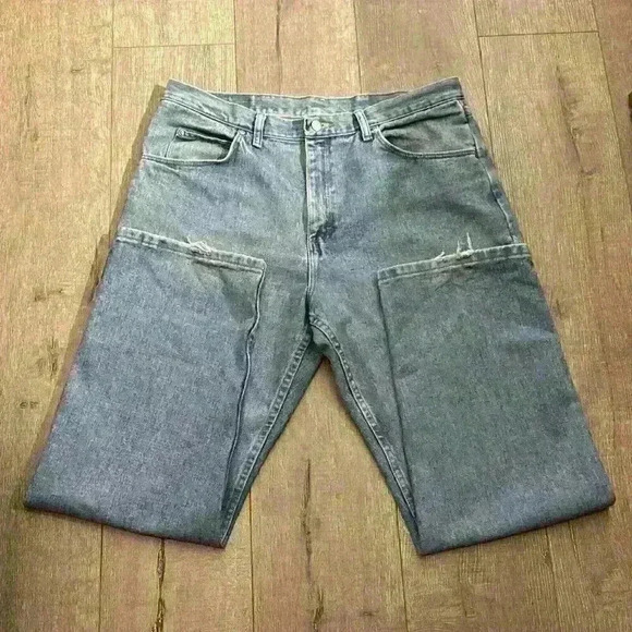 Wrangler Jeans Men’s 36x30 Blue Relaxed Fit Light Wash Denim Workwear 97601SB - Picture 1 of 7